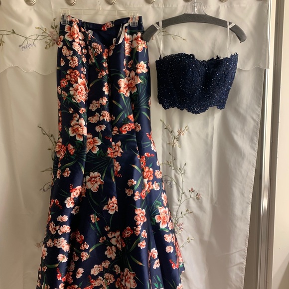 Prom Dress - Picture 2 of 4